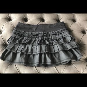 Lululemon Back On Track Ruffle Skirt Black Size 6